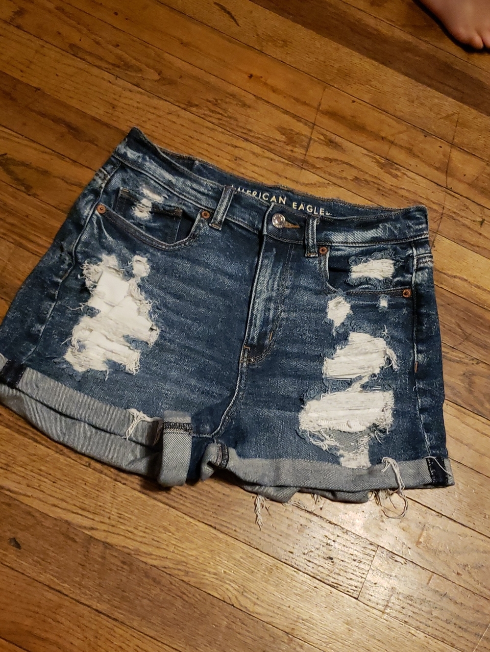Womens AE Mom short size 4